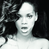 Rihanna hat eine Kehlkopfentzuendung