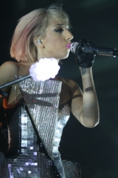 Lady GaGa: DJ macht Kritiker rund!