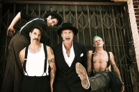 TV-Moderator beleidigt die Red Hot Chili Peppers