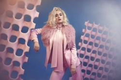 Katy Perry: Gesangsduell in der Dusche