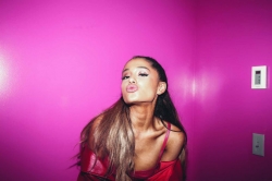 Ariana Grande: 'Perfekt geschliffene Entertainerin' vs. 'Nervenbuendel'