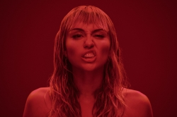 Miley Cyrus unterstuetzt lokale Tafeln
