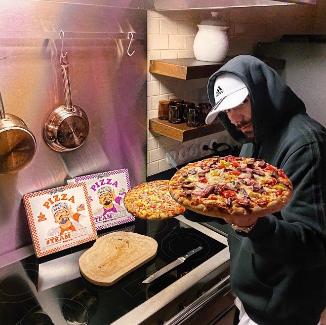 Capital Bra: Gangstarella Pizza voller Erfolg!