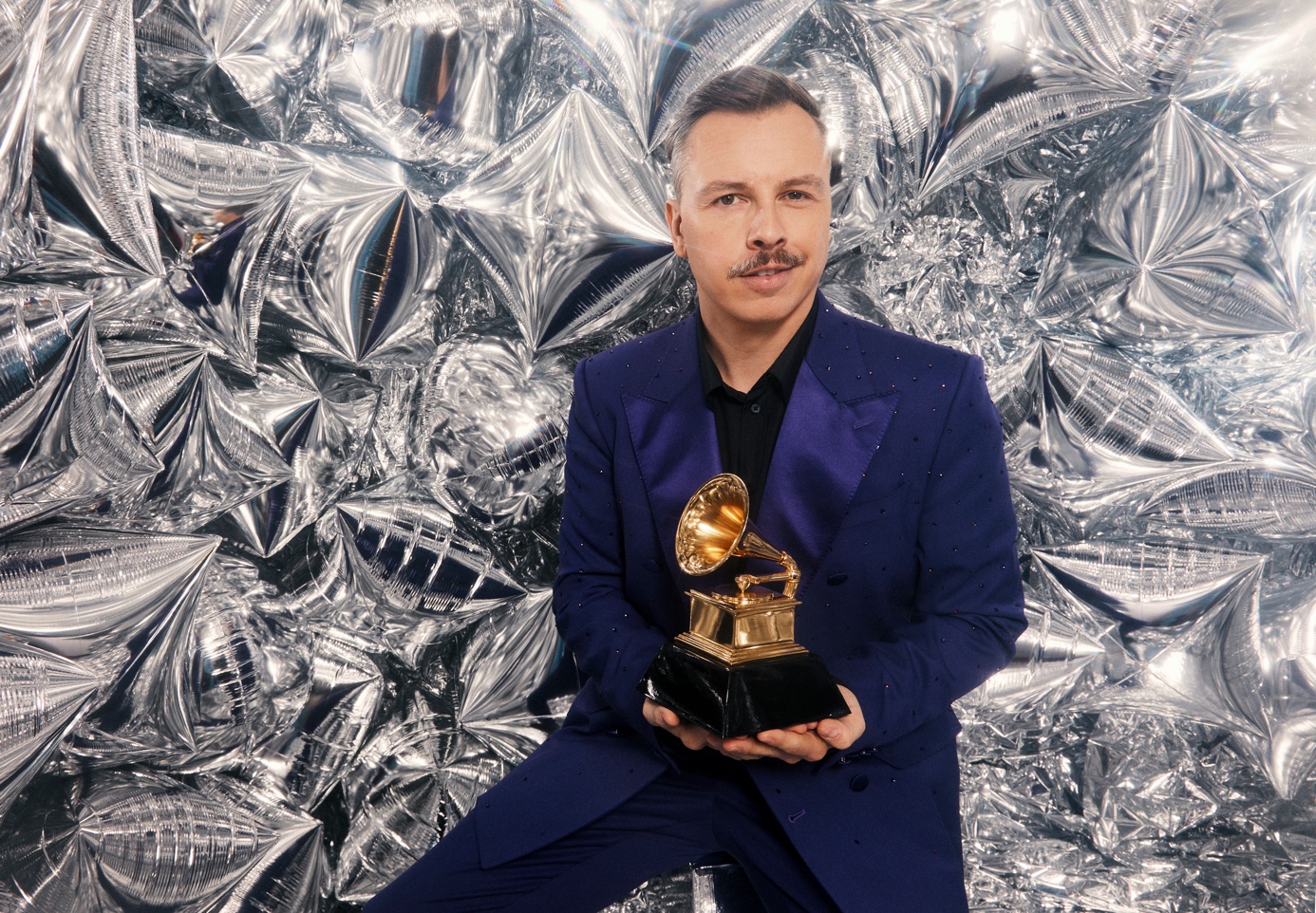 Dresdner DJ & Produzent Purple Disco Machine gewinnt einen Grammy