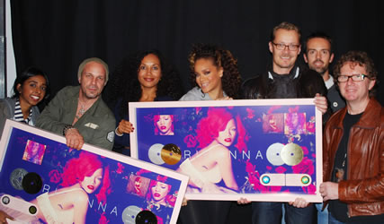 Rihanna mit Platin-Award ausgezeichnet