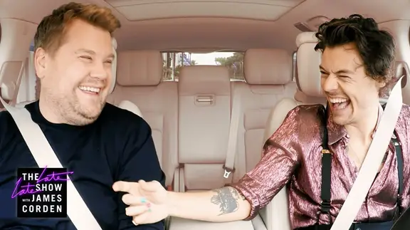 Foto zur News Harry Styles auf "Carpool Karaoke"-Fahrt – Harry Styles vom 19.12.2019