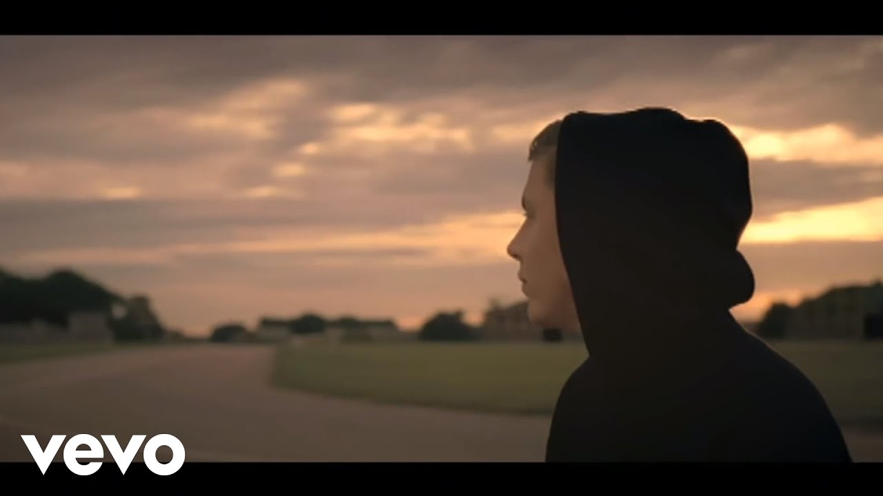 Video starten: Professor Green feat. Emeli Sandé – Read All About It