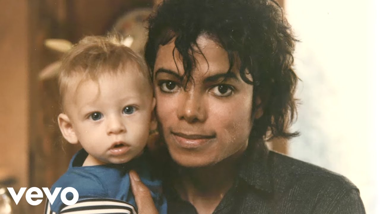 Video starten: Michael Jackson Duet with Akon – Hold My Hand