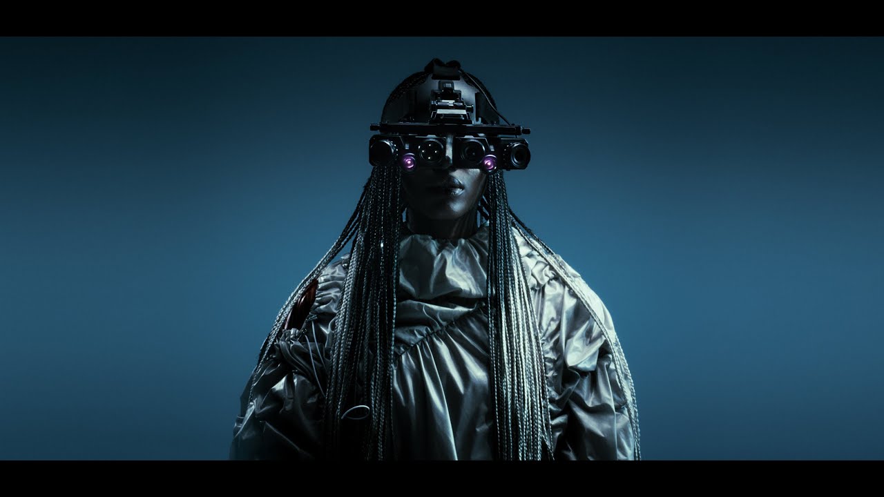 Video starten: ARTBAT & Benny Benassi – Love is Gonna Save Us