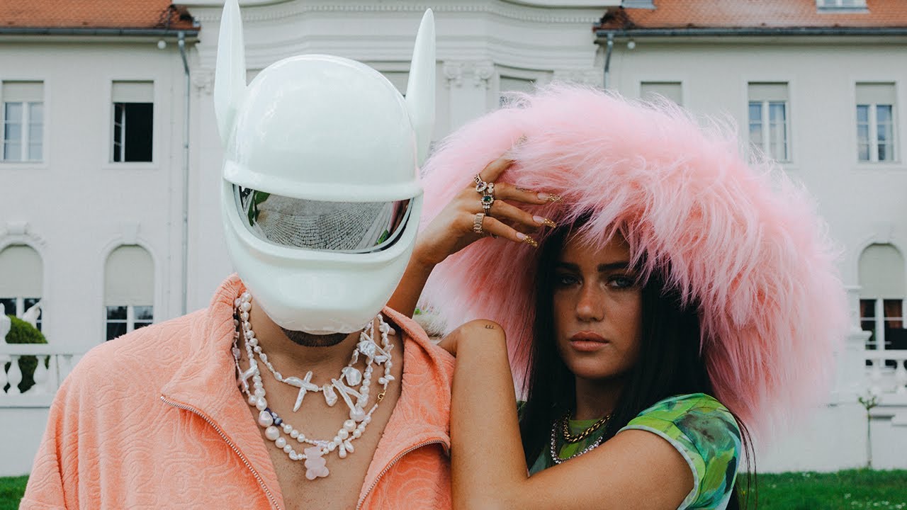 Video starten: CRO & Claudia Valentina – HIGH
