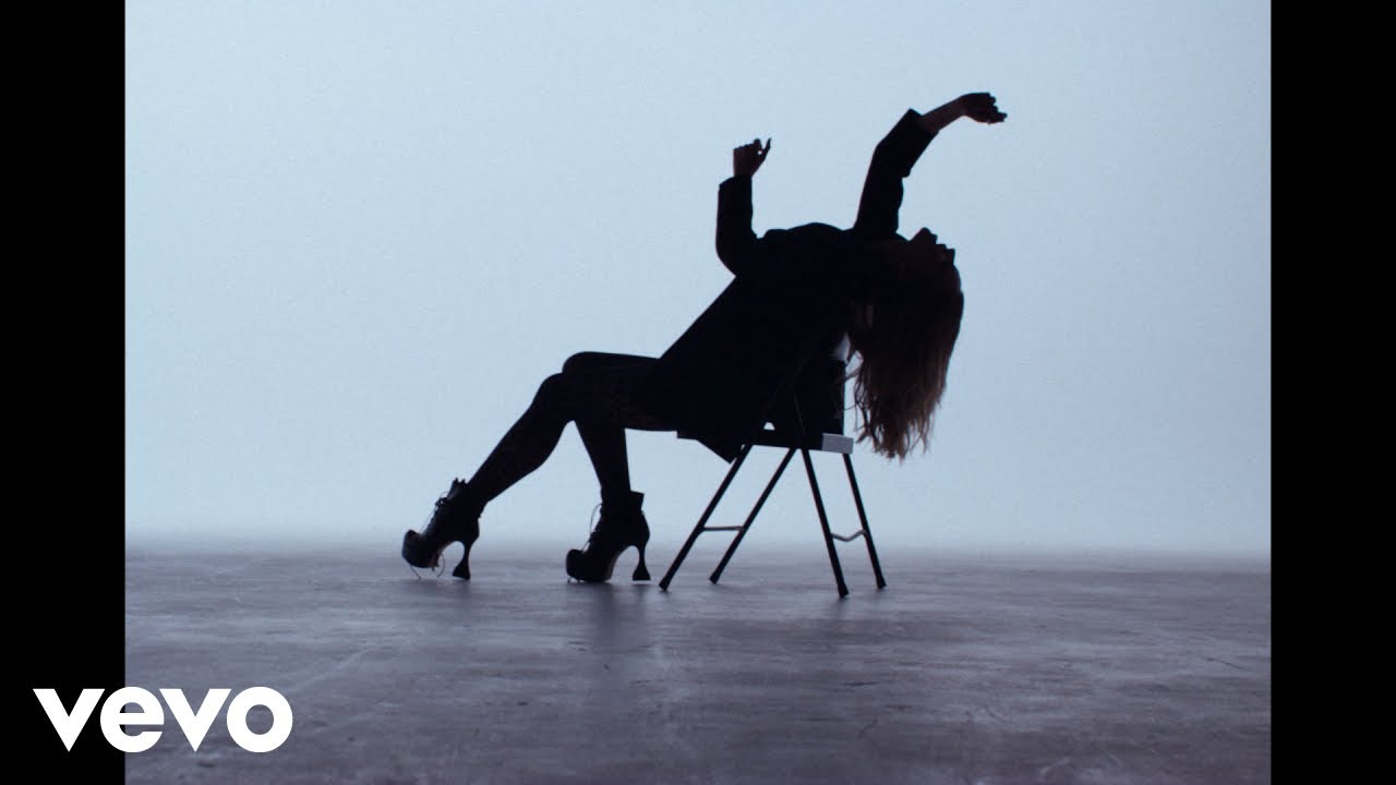Video starten: Dylan – Bad