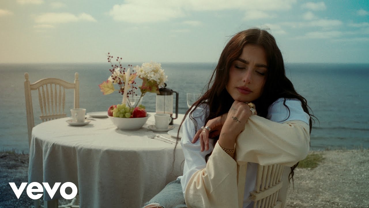 Sofia Camara – Lay In It Lonely