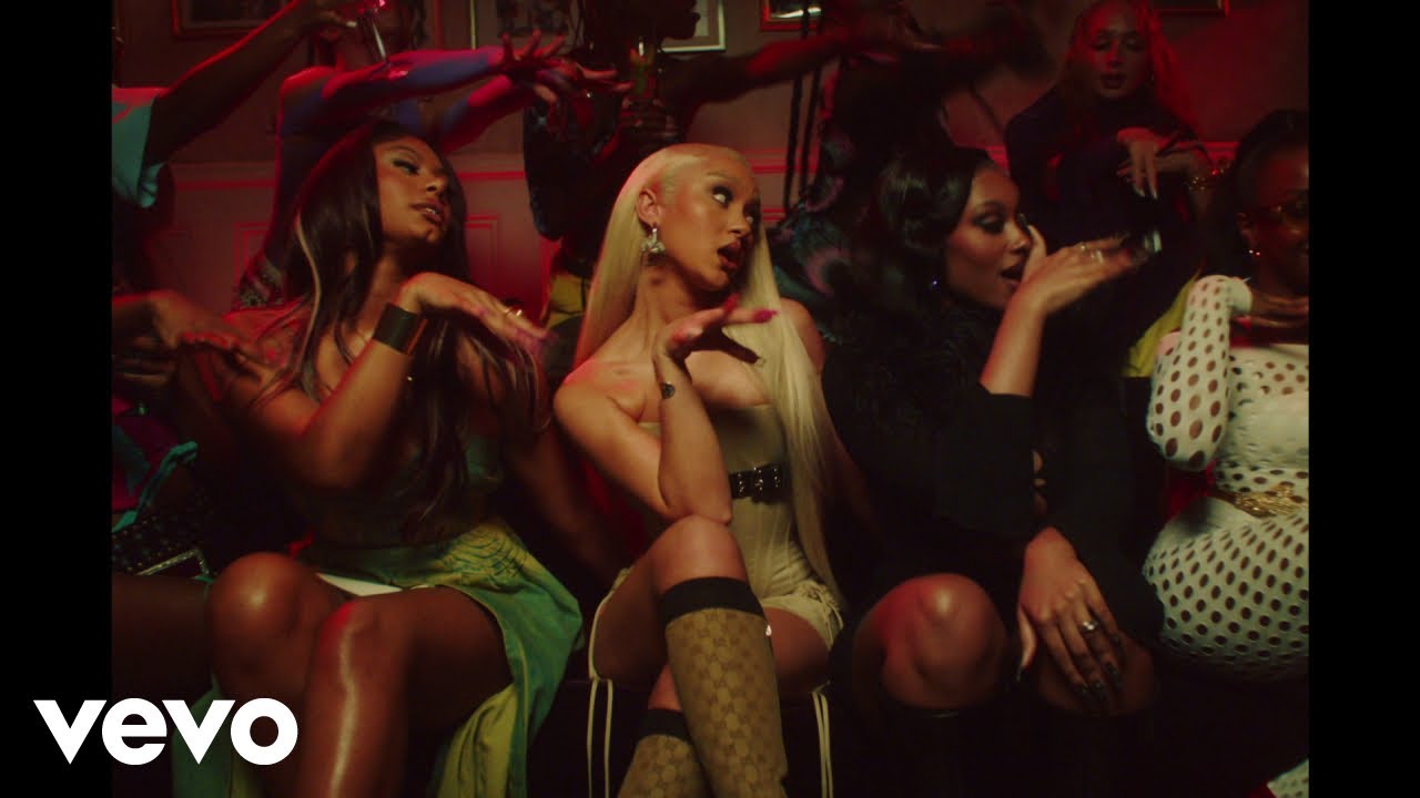Video starten: FLO feat. Missy Elliott – Flygirl