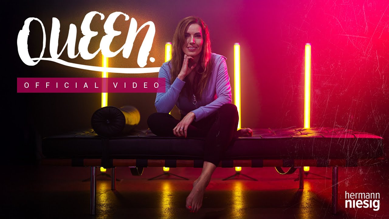 Julia Raich – Queen.