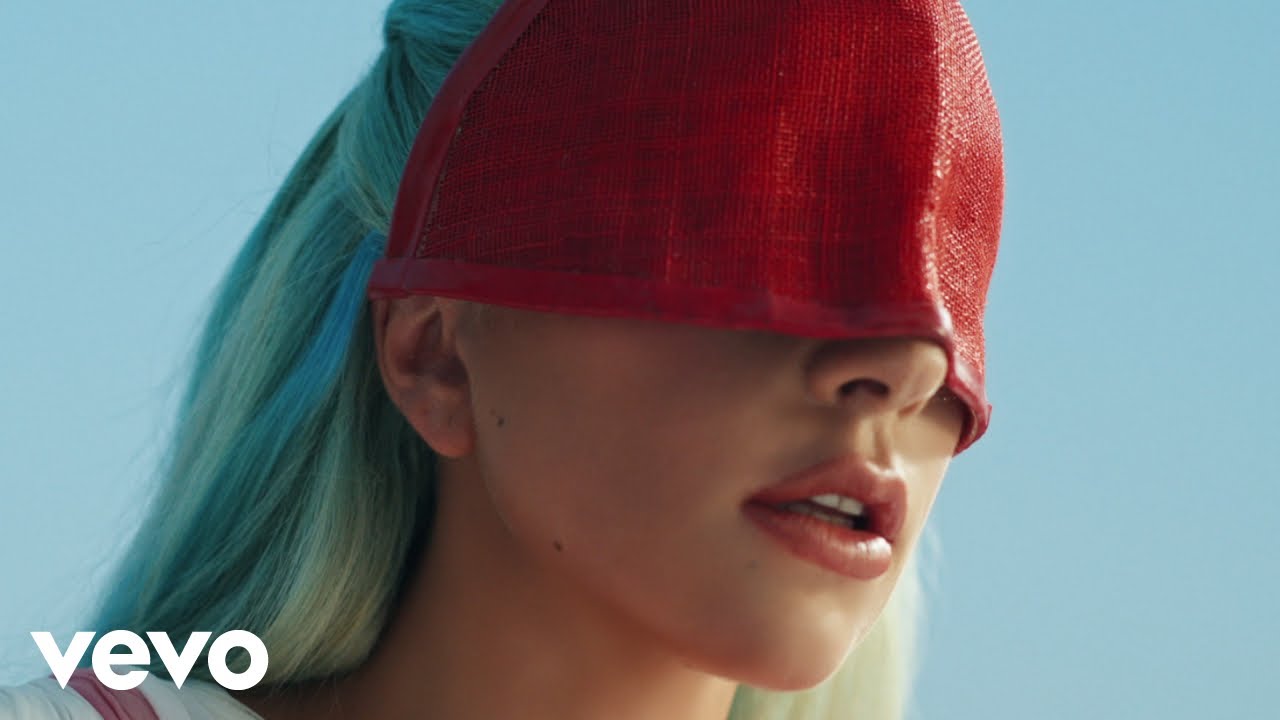 Lady Gaga – 911