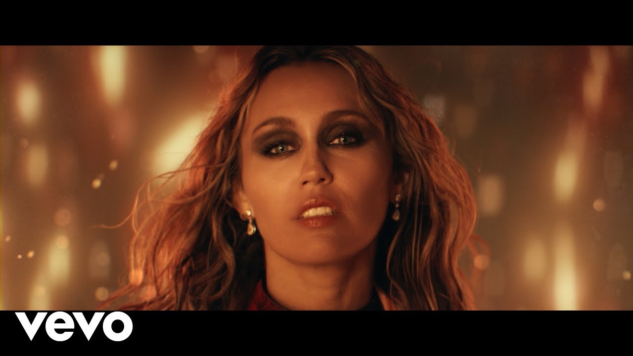 Video starten: Miley Cyrus – Dream as One