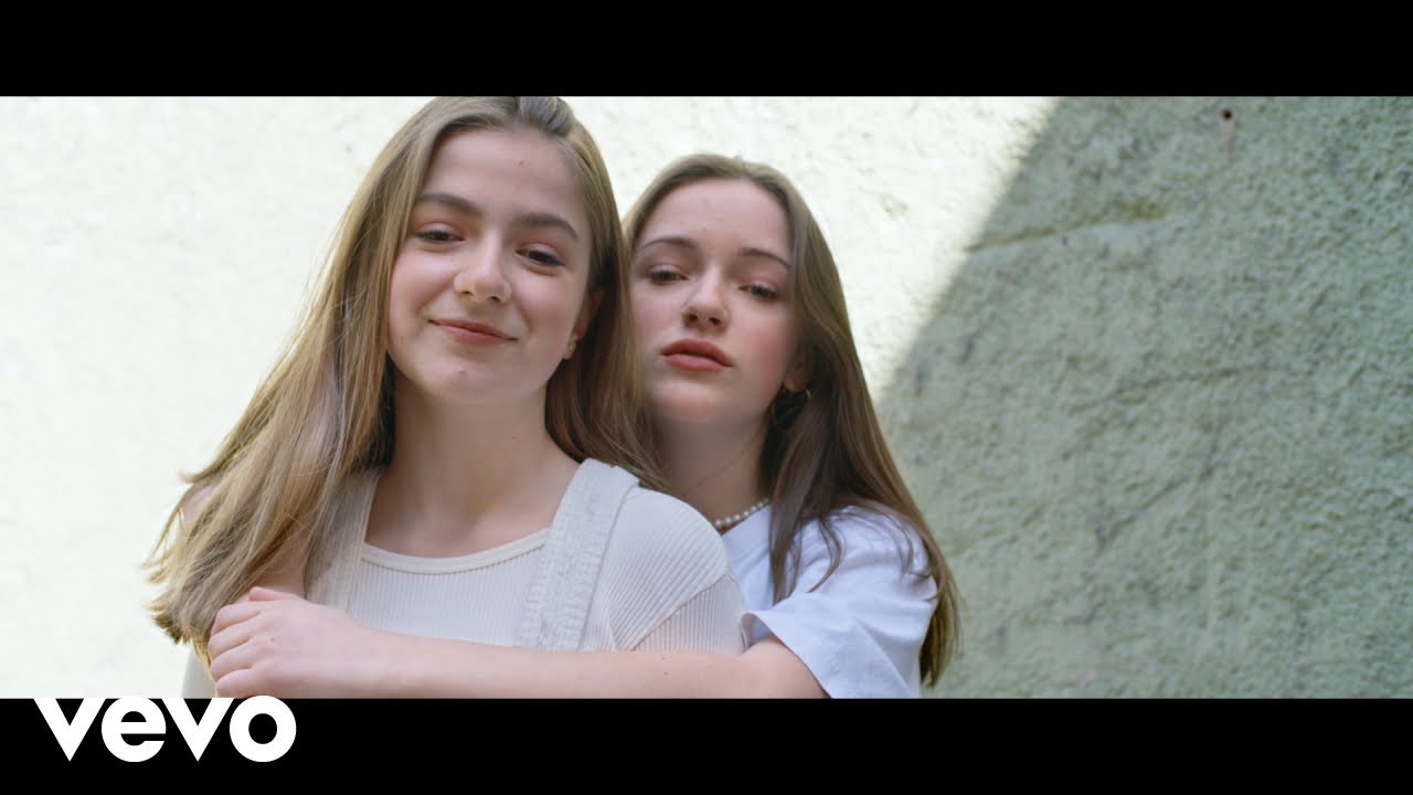 Mimi & Josy – What Are We Afraid Of