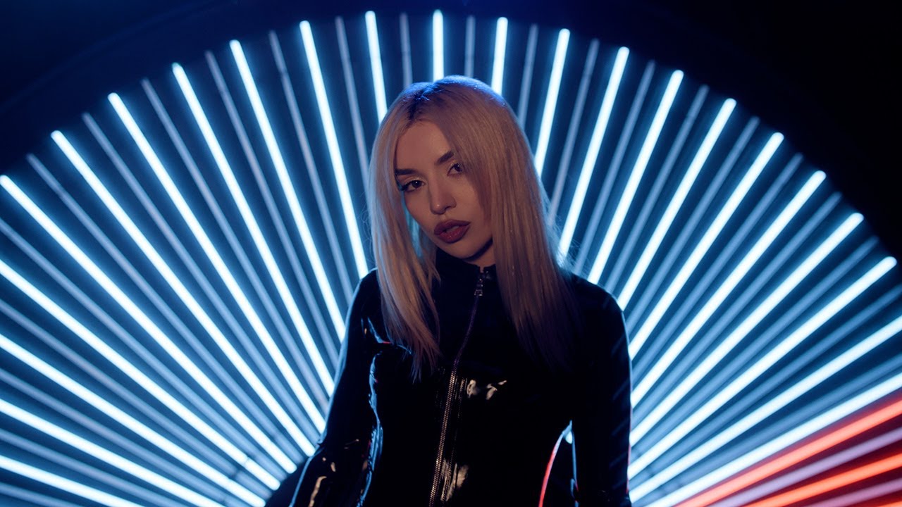 Video starten: Ava Max – My Oh My