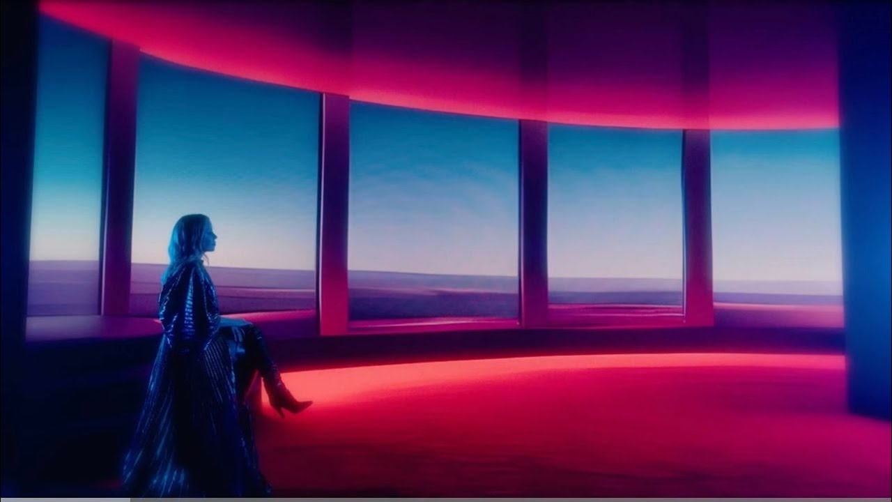 Kylie Minogue – Hold On To Now