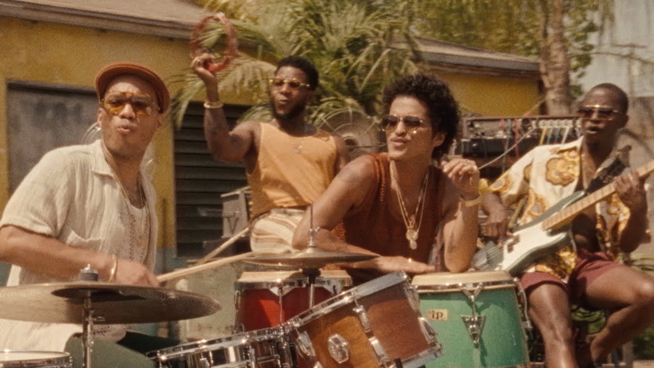 Silk Sonic (Bruno Mars & Anderson .Paak) – Skate