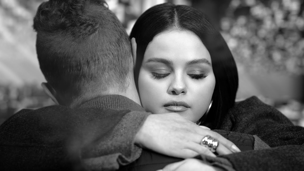 Coldplay & Selena Gomez – Let Somebody Go