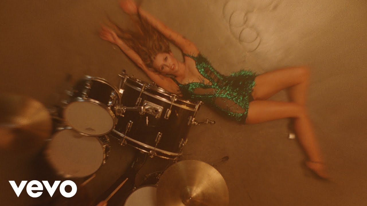 Miley Cyrus – End Of The World