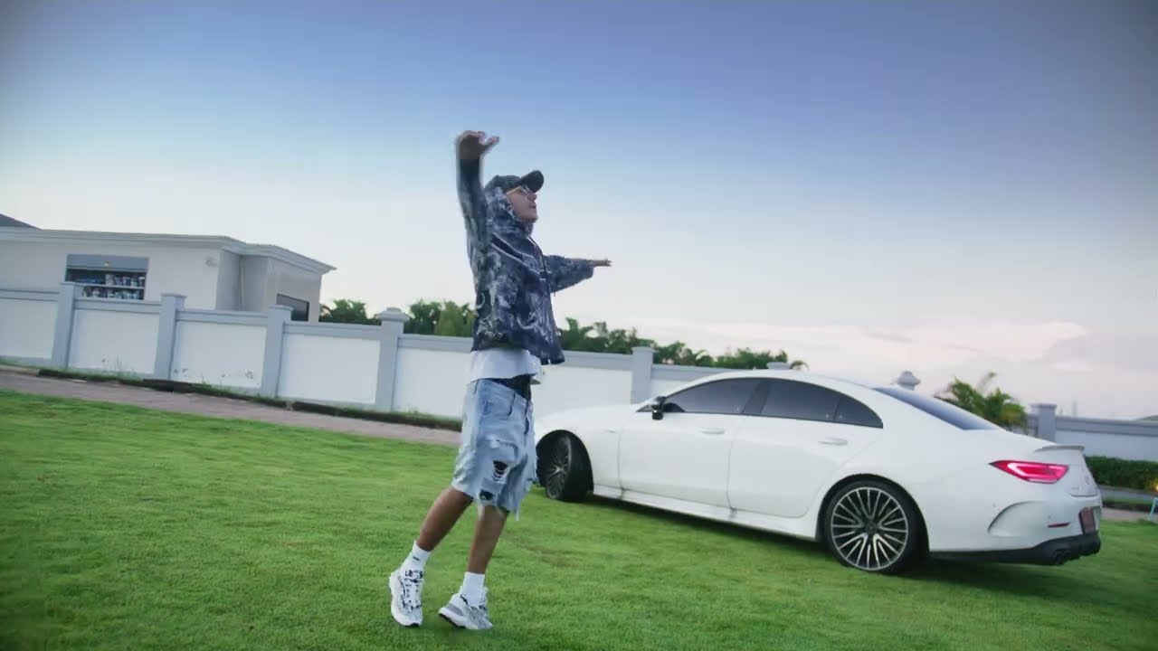 Video starten: Capital Bra & Lucry Suena – Musik