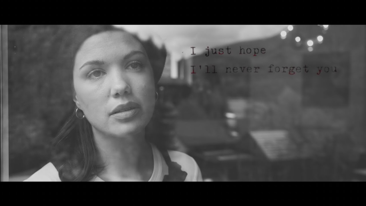 Video starten: Clara Louise – Illusion