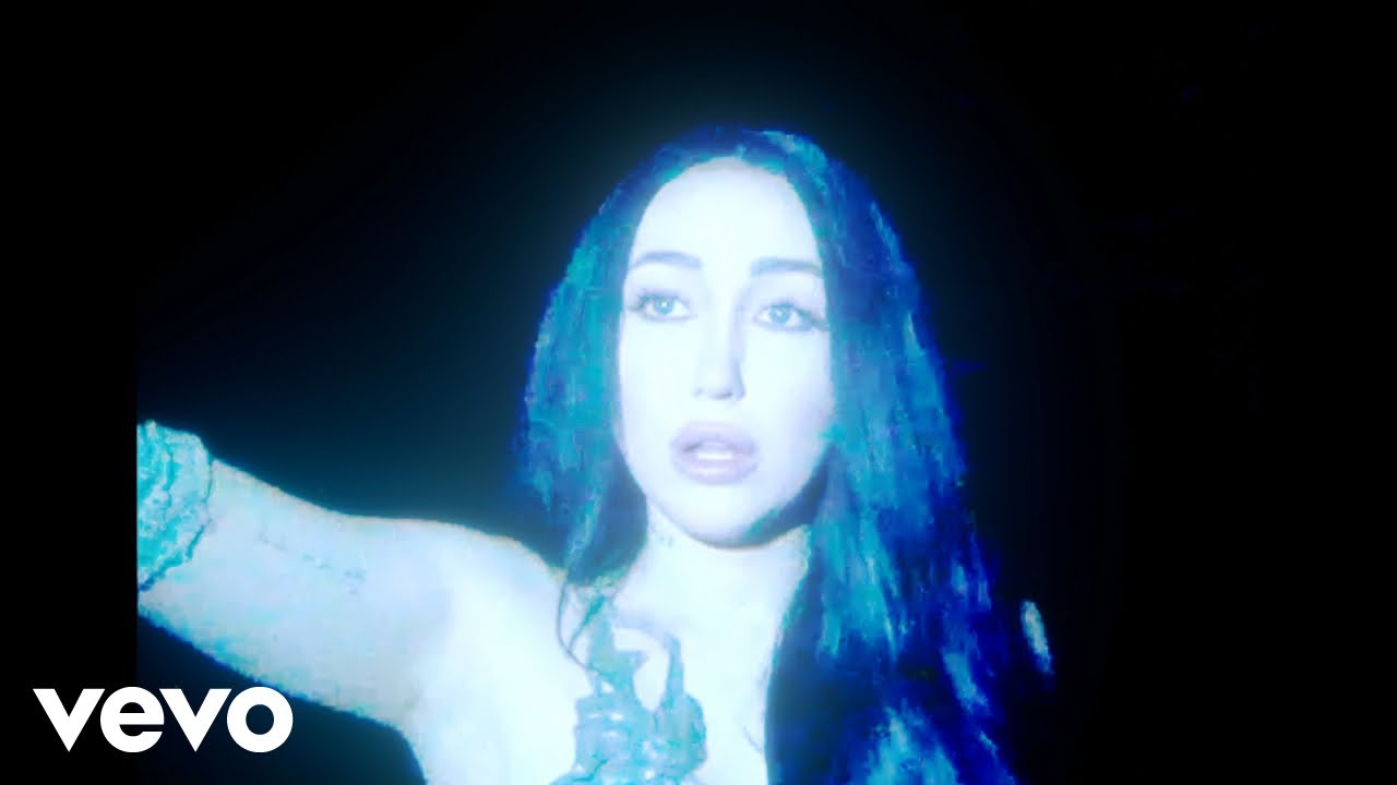 Video starten: Noah Cyrus – Mr. Percocet