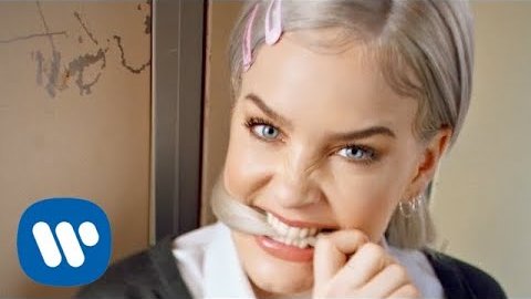 Anne-Marie – 2002