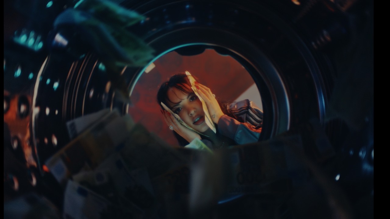 Video starten: Juju – DUMM