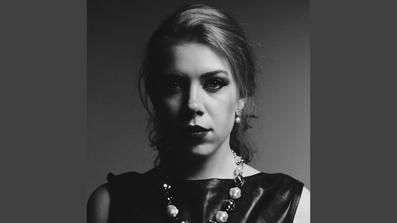 Video starten: Fio – Arctic Heart