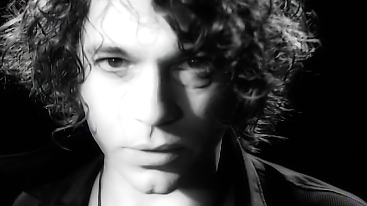 INXS – Suicide Blonde