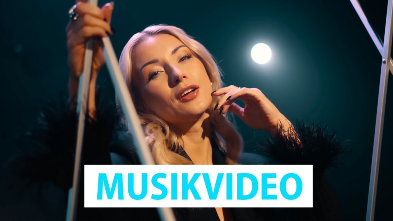 Video starten: Anna-Carina Woitschack – Spring mit mir