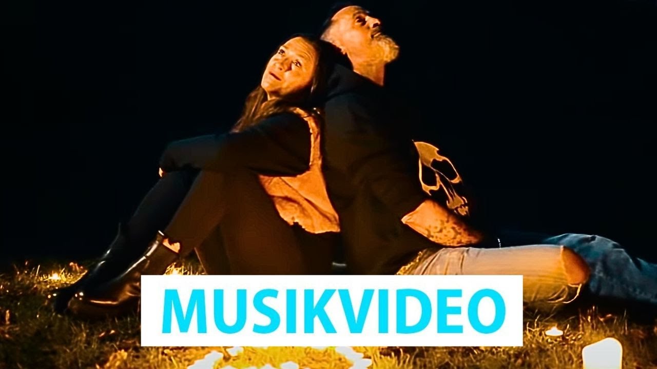Video starten: Daniela Alfinito – Glühwürmchen