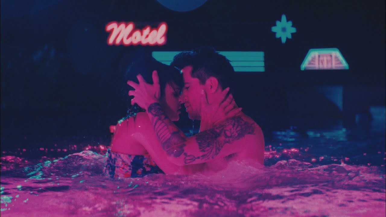Panic! At The Disco – Middle Of A Breakup