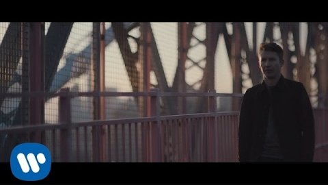 James Blunt – Bartender