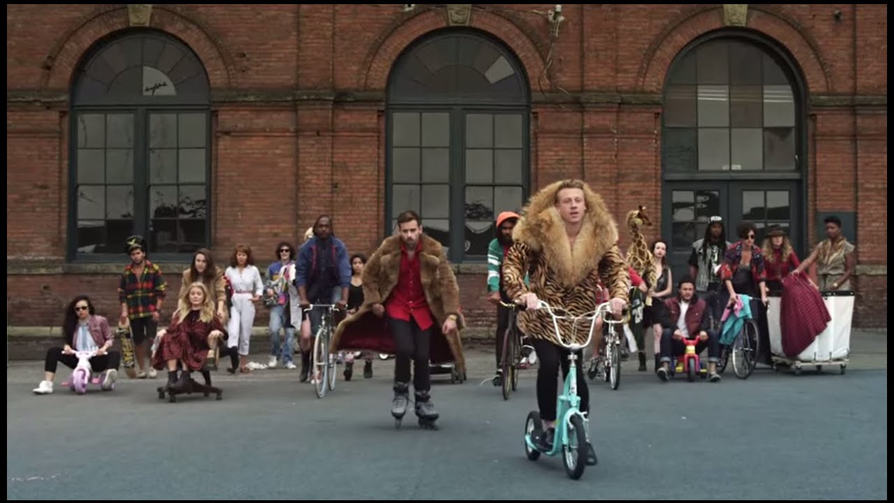 Video starten: Macklemore & Ryan Lewis feat. Wanz – Thrift Shop