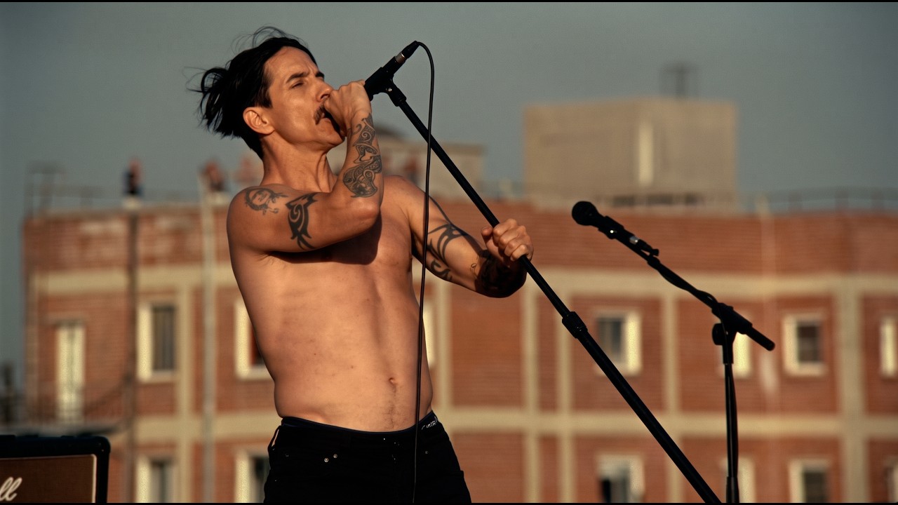 Video starten: Red Hot Chili Peppers – The Adventures Of Rain Dance Maggie