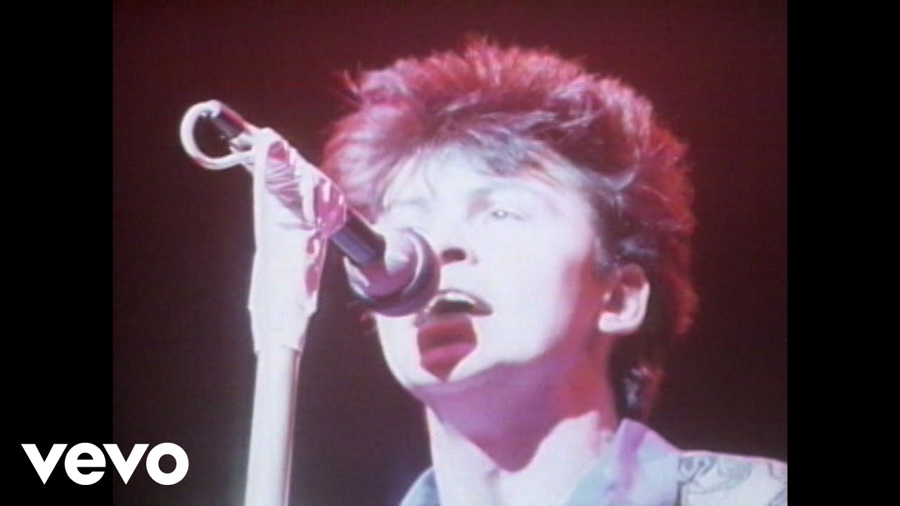 Video starten: Paul Young – Love Of The Common People