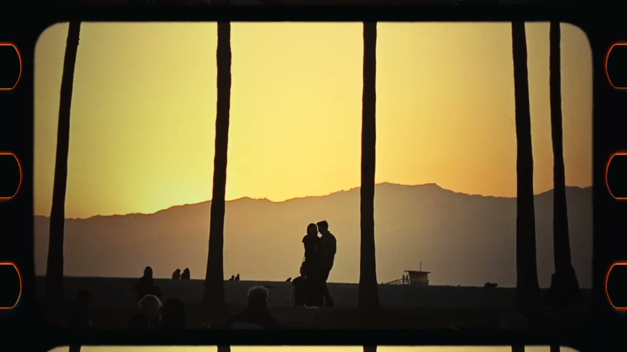 Video starten: Blank & Jones feat. Zoe Durrant – Love Will Save The Day