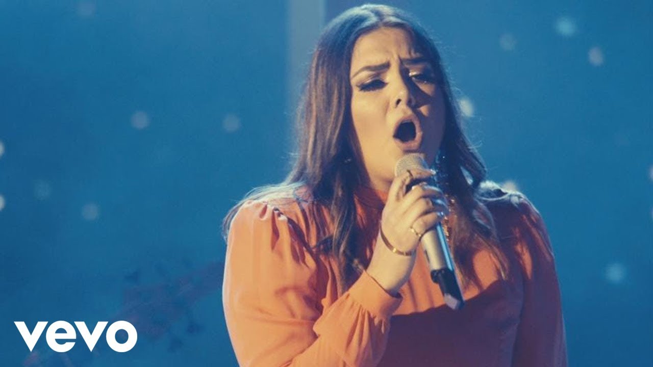 Yuridia – Amigos No por Favor (Primera Fila)