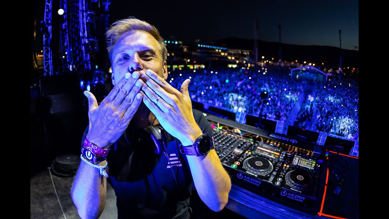 Video starten: Armin van Buuren feat. Maia Wright – One More Time