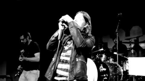 Video starten: Rea Garvey – Can't Stand The Silence