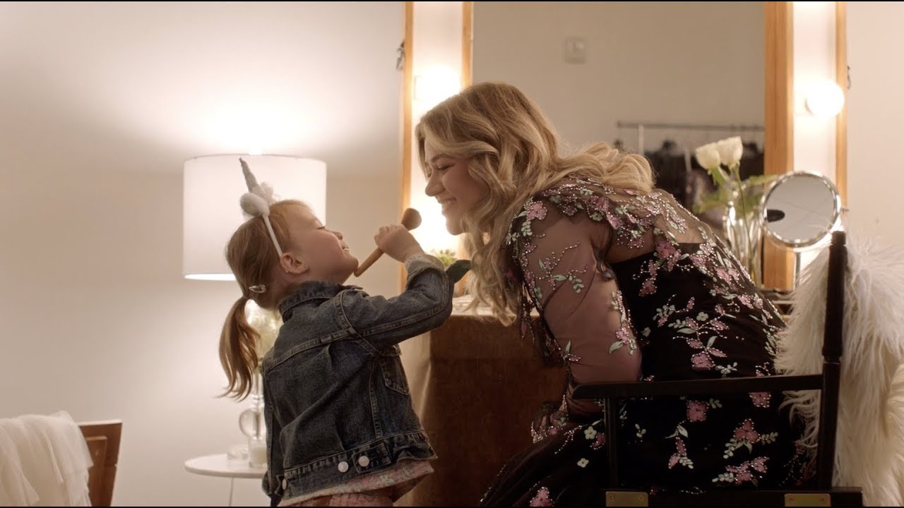 Kelly Clarkson – Broken & Beautiful (From The Movie UglyDolls)