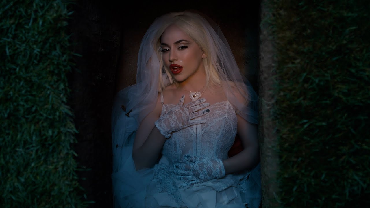 Ava Max – One Of Us