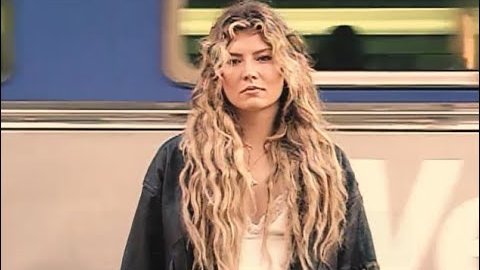 Video starten: Dasha – Train