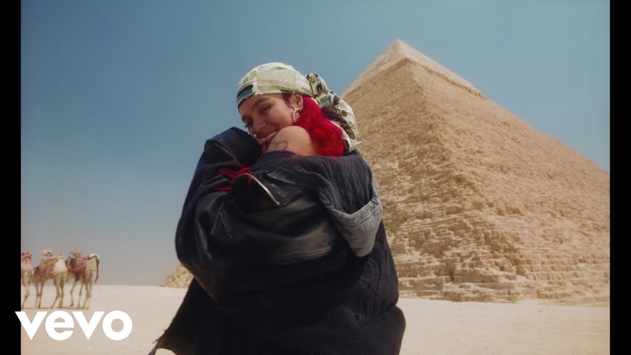 Video starten: KAROL G & Ovy On The Drums – Cairo