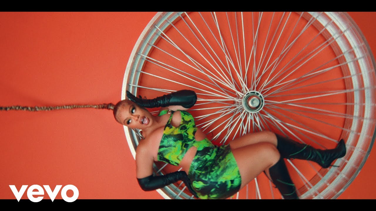 Latto feat. 21 Savage – Wheelie