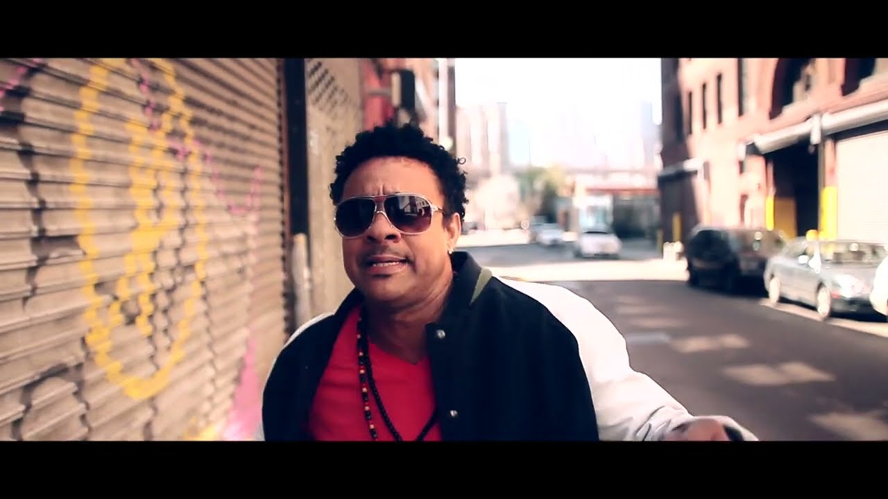 Video starten: Leo Aberer & Shaggy – Football Is My Life